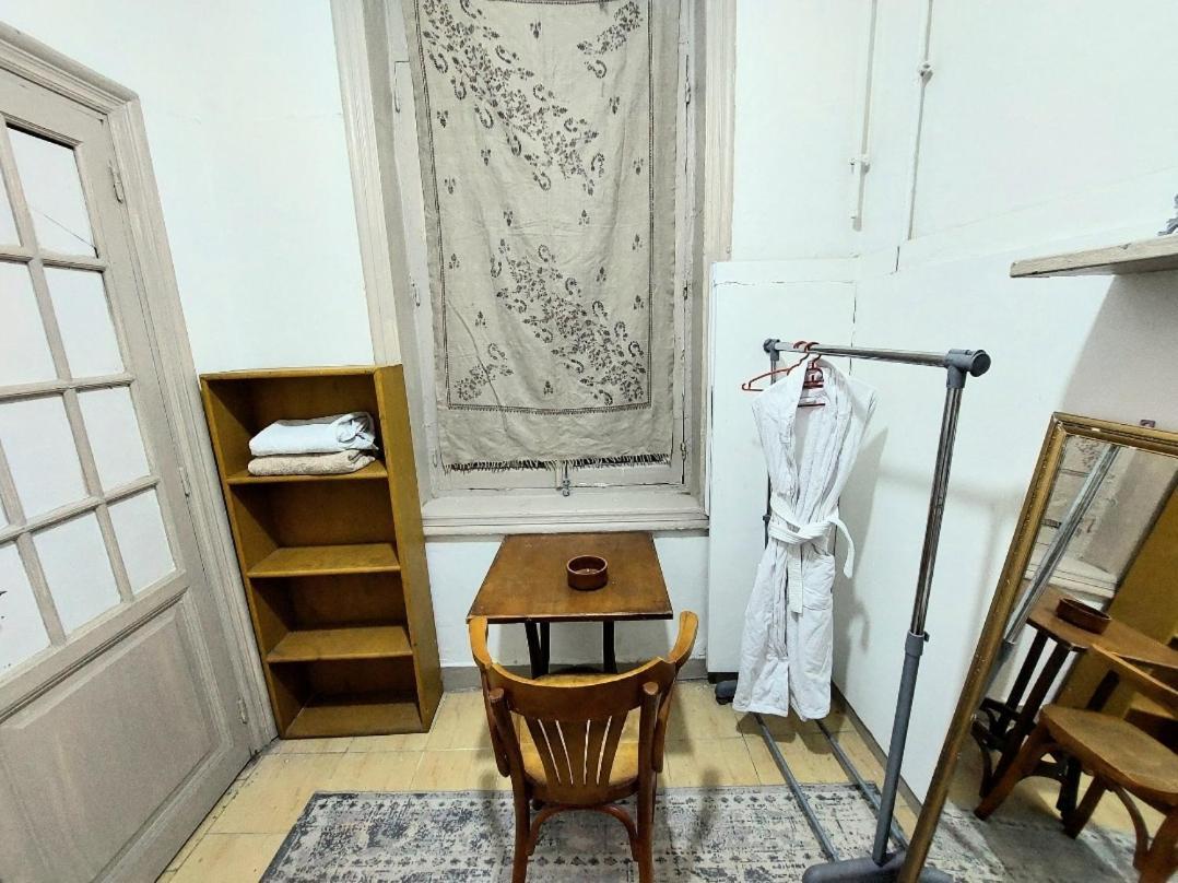 Arab Hostel, Welcoming All Solo And Groups Travellers But, Unmarried Couples Not Allowed アレクサンドリア エクステリア 写真