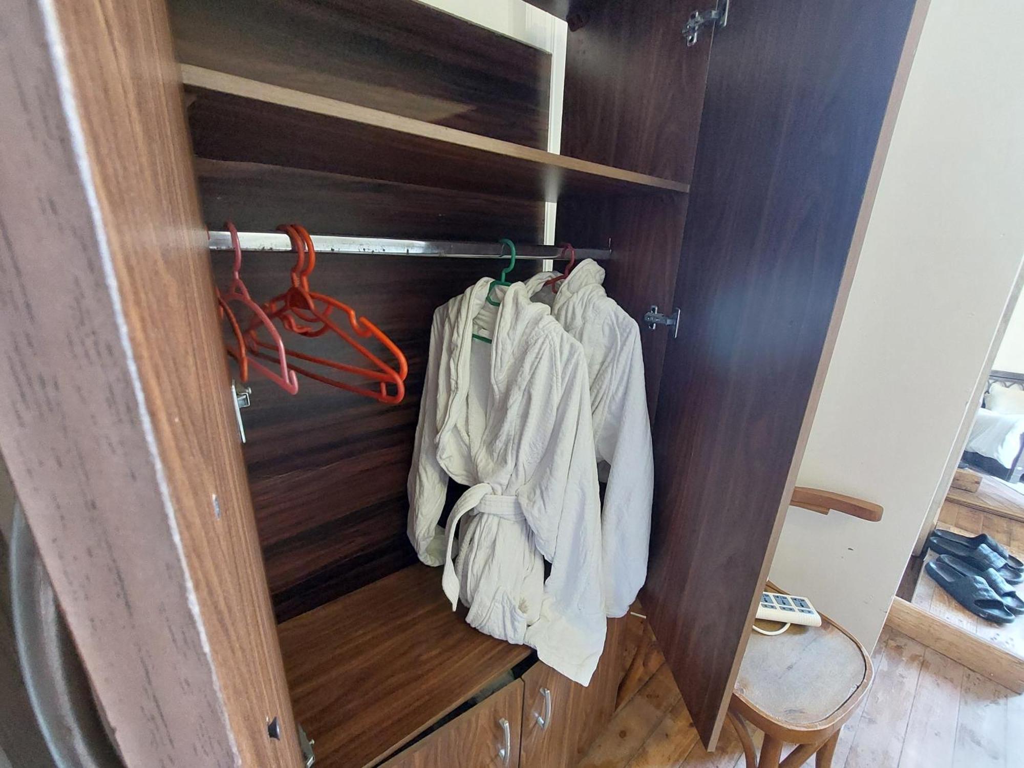 Arab Hostel, Welcoming All Solo And Groups Travellers But, Unmarried Couples Not Allowed アレクサンドリア エクステリア 写真