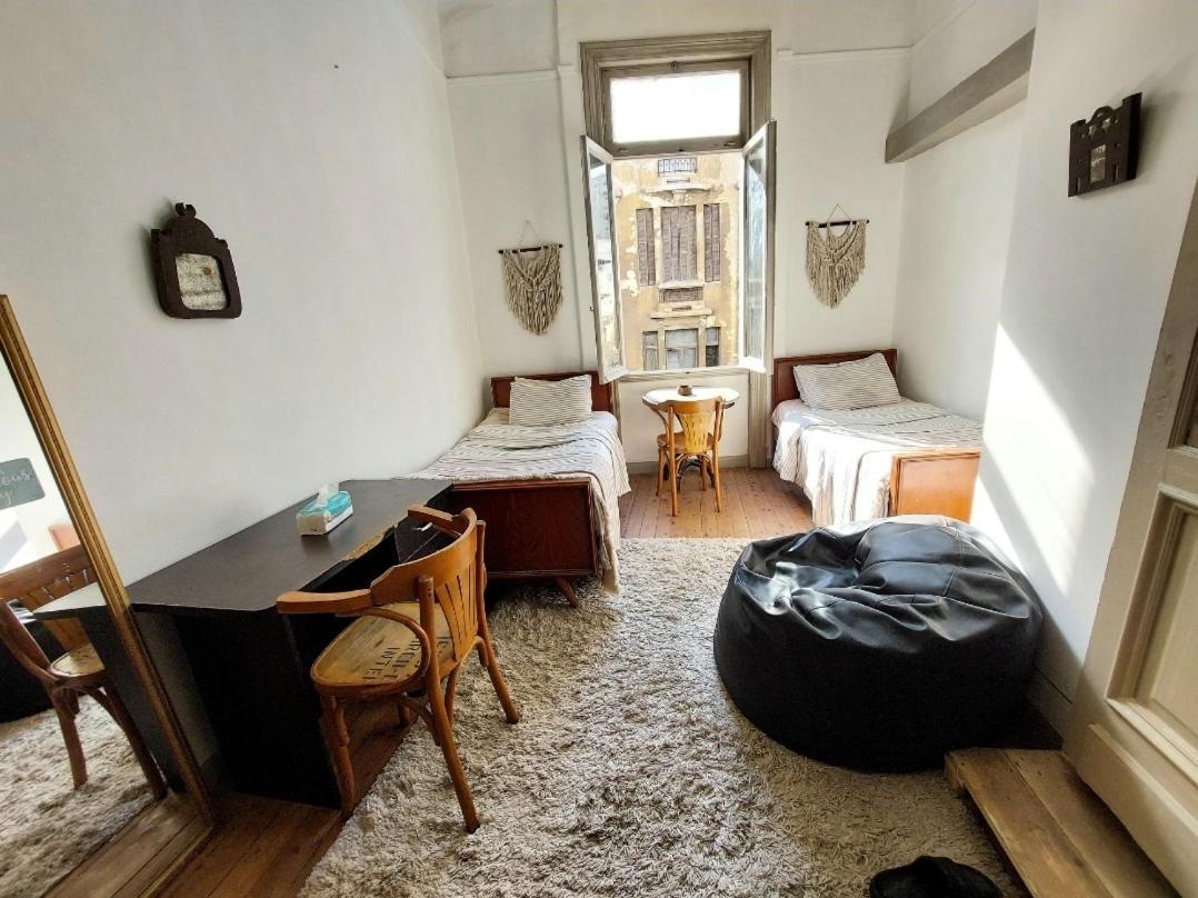Arab Hostel, Welcoming All Solo And Groups Travellers But, Unmarried Couples Not Allowed アレクサンドリア エクステリア 写真