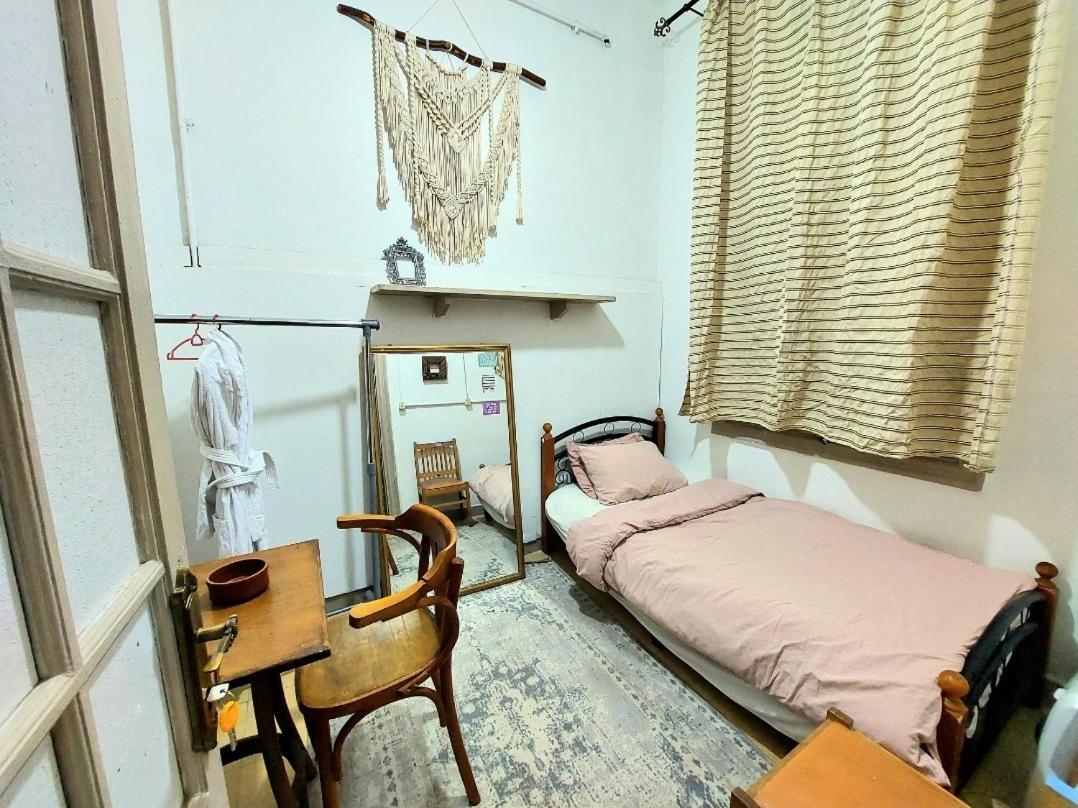 Arab Hostel, Welcoming All Solo And Groups Travellers But, Unmarried Couples Not Allowed アレクサンドリア エクステリア 写真