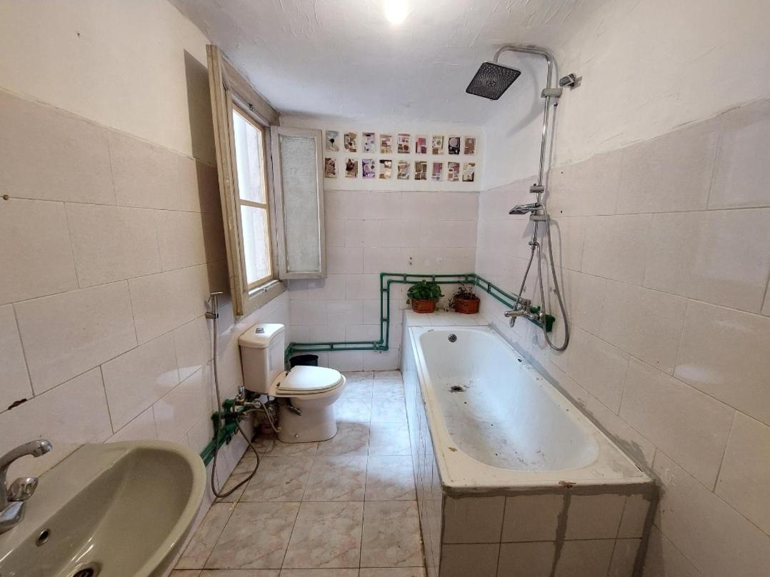 Arab Hostel, Welcoming All Solo And Groups Travellers But, Unmarried Couples Not Allowed アレクサンドリア エクステリア 写真
