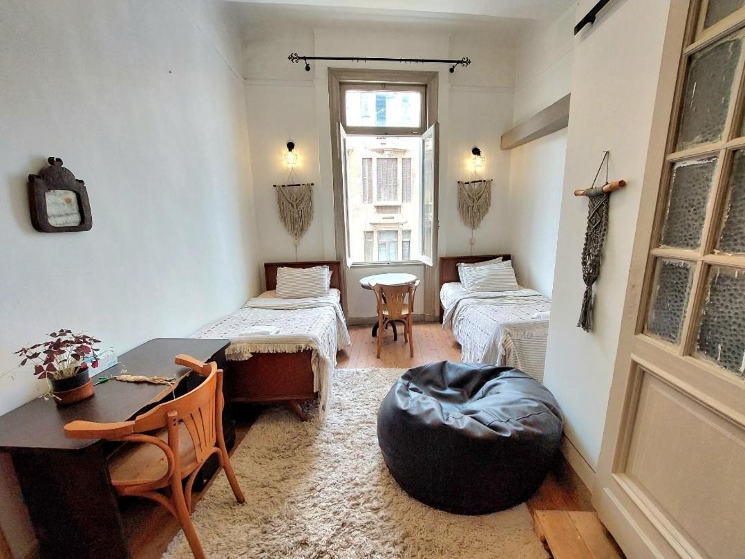Arab Hostel, Welcoming All Solo And Groups Travellers But, Unmarried Couples Not Allowed アレクサンドリア エクステリア 写真