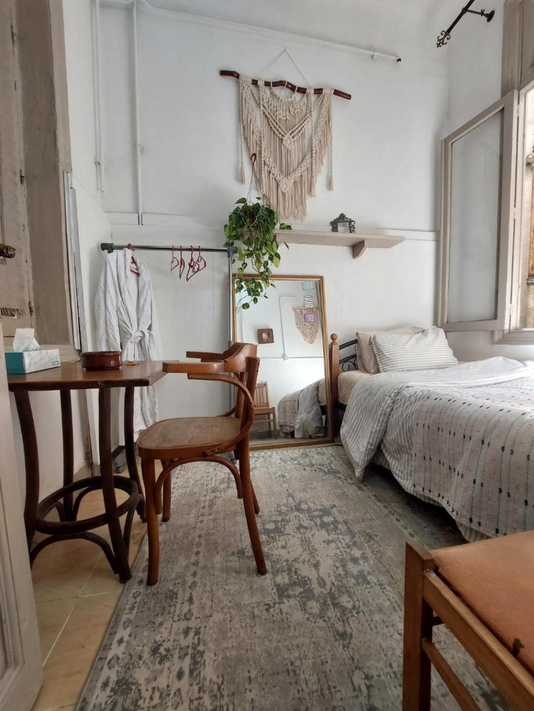 Arab Hostel, Welcoming All Solo And Groups Travellers But, Unmarried Couples Not Allowed アレクサンドリア エクステリア 写真